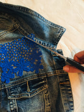Load image into Gallery viewer, Pair of Blue Flower Embroidered Patches to Iron On, Embroidery Patch to Mend and Customize